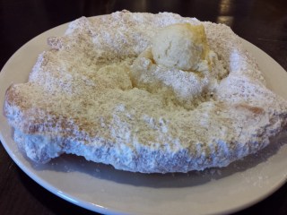 Scone with powdered sugar