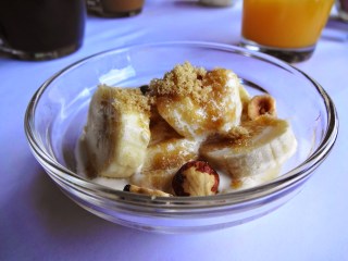 Fresh bananas and cream with toasted hazelnuts