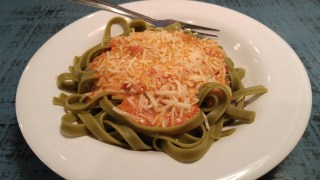 Spinach Fettuccine with Roasted Red Pepper Sauce Spinach Fettuccine with Roasted Red Pepper Sauce